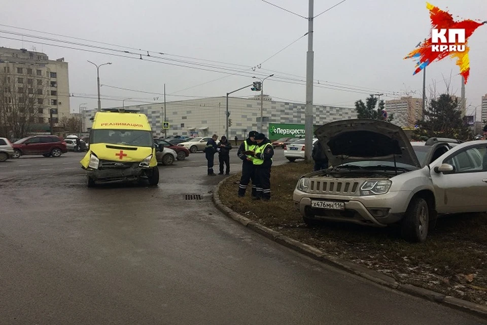 Автомобили столкнулись на перекрестке