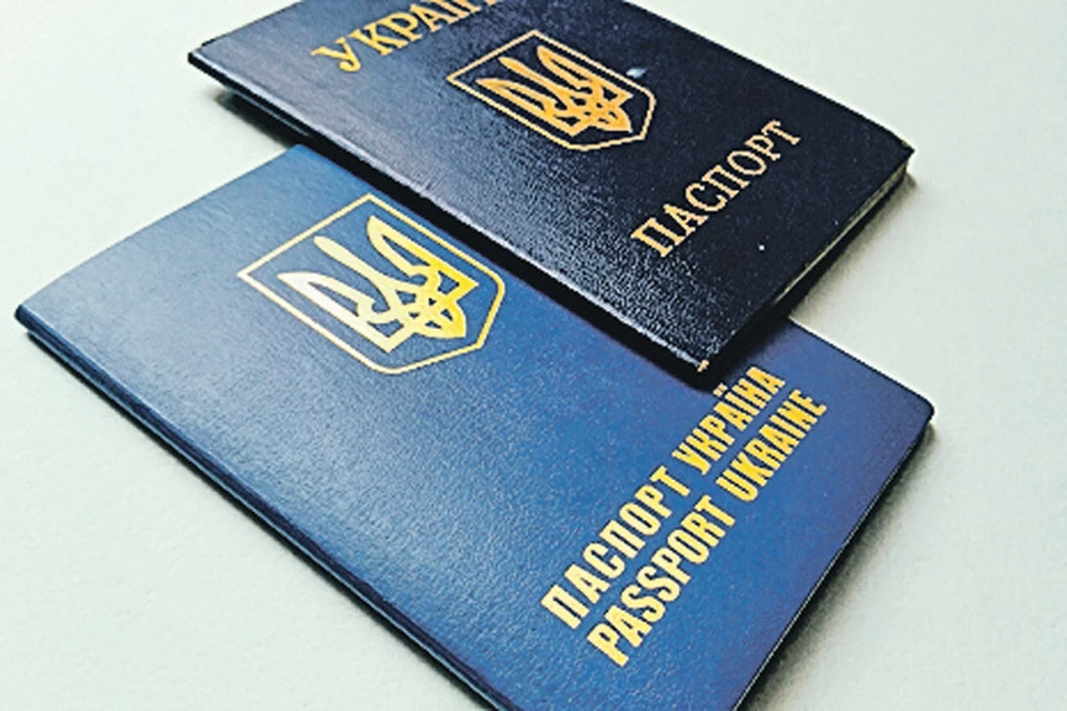 Жители незалежной скупают украинские паспорта крымчан, чтобы международные преступники могли спокойно въехать в Европу.