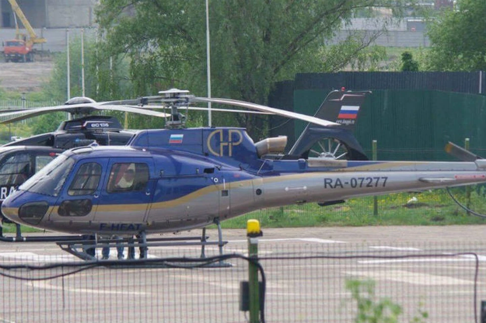 Обломки вертолета «Еврокоптер» оказались вмерзшими в лед Братского водохранилища. Фото: администрация Братска.