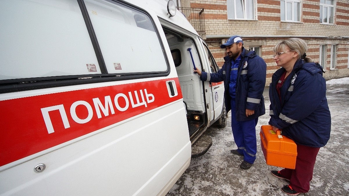 В Копейске из «скорой помощи» школьницу высадили на улице, чтобы шла домой  - KP.RU