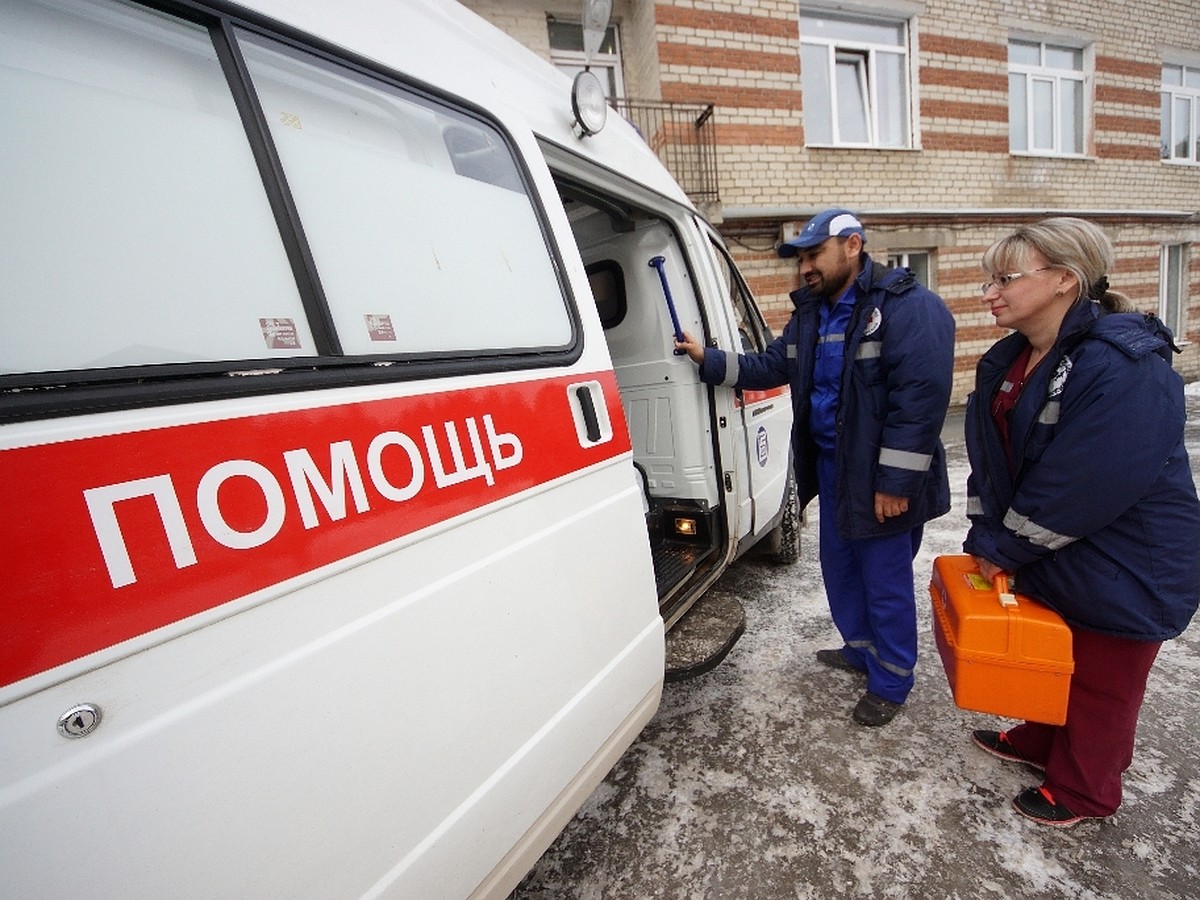 В Копейске из «скорой помощи» школьницу высадили на улице, чтобы шла домой  - KP.RU