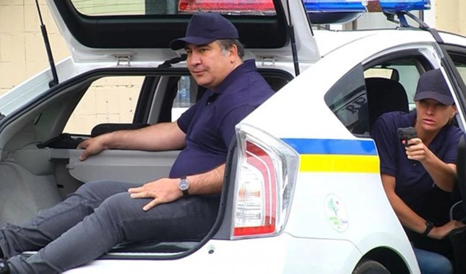 На тренировке новой патрульной полиции Одессы, губернатор прокатился в багажнике полицейского авто.