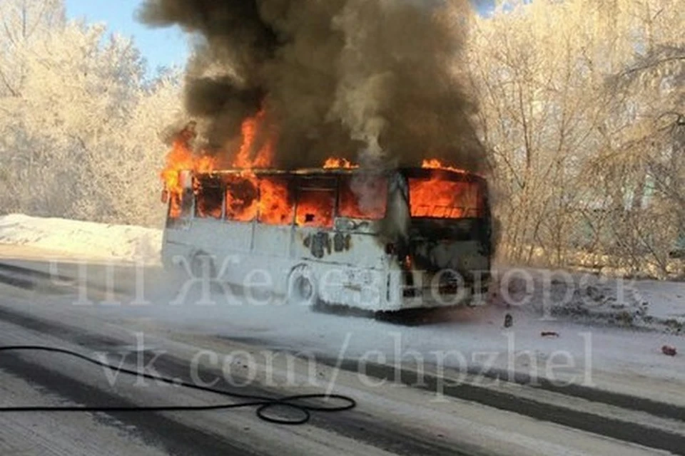 В Железногорске сгорел маршрутный автобус. Фото "ЧП-Железногорск"