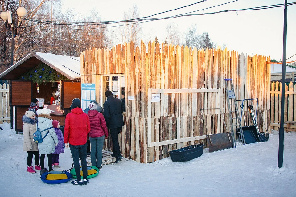 Платный вход в ледяной городок на Центральной площади Ижевска