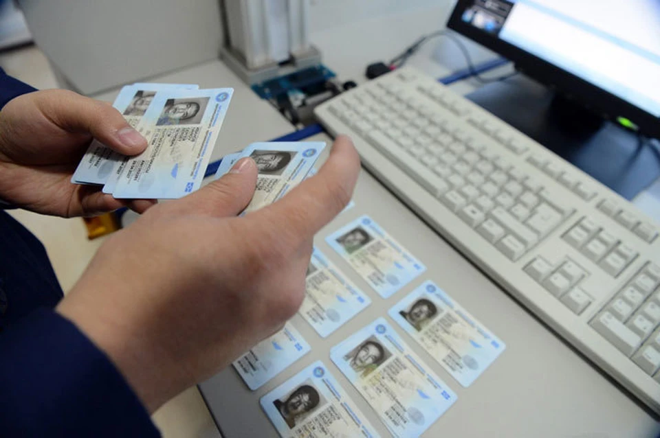 Биометрические ID-карты выдают в Кыргызстане с прошлого года.