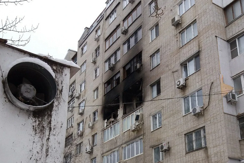 Горела квартира на пятом этаже. Огонь повредил и соседние помещения. Фото предоставлено "КП" жильцом дома.