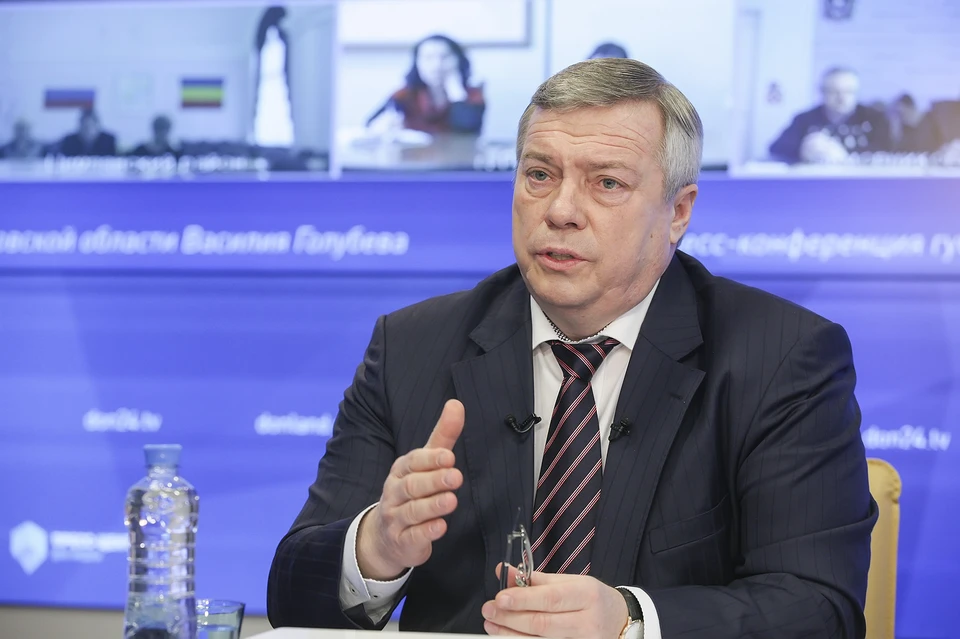 Встречи губернатора с прессой в январе стали традицией. В прошлом году, к примеру, пресс-конференция длилась около двух часов, в течение которых Василий Голубев ответил более чем на 40 вопросов журналистов. Фото: пресс-служба губернатора РО / Павел Сапрыкин.