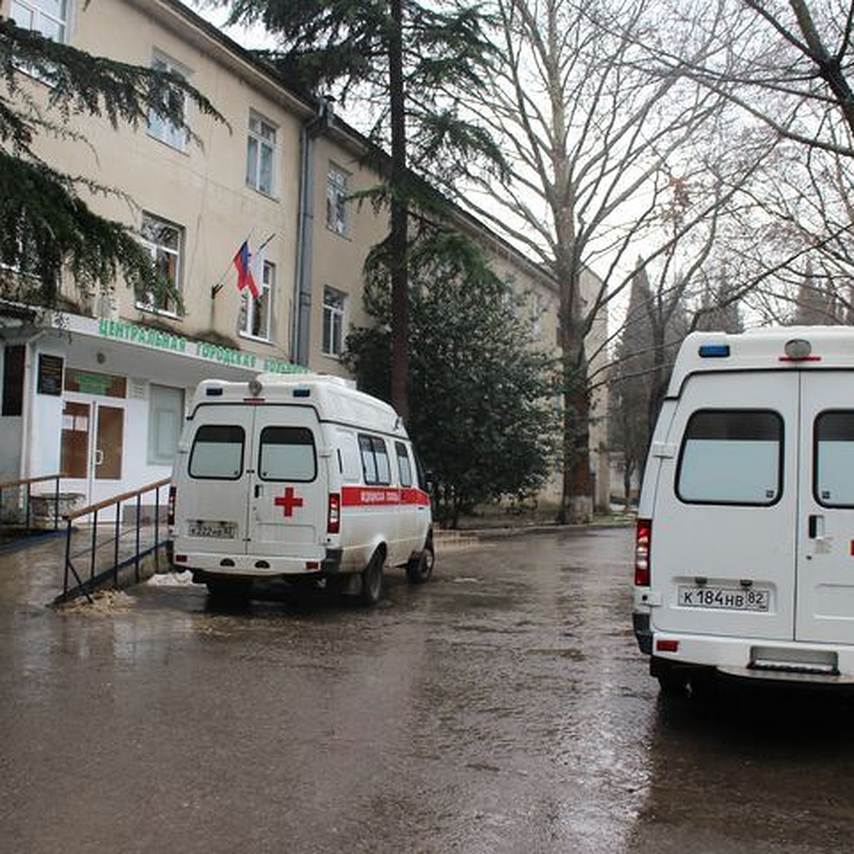 В Алуште умер мужчина, пролежавший 4 часа без помощи на кушетке в коридоре  больницы - KP.RU