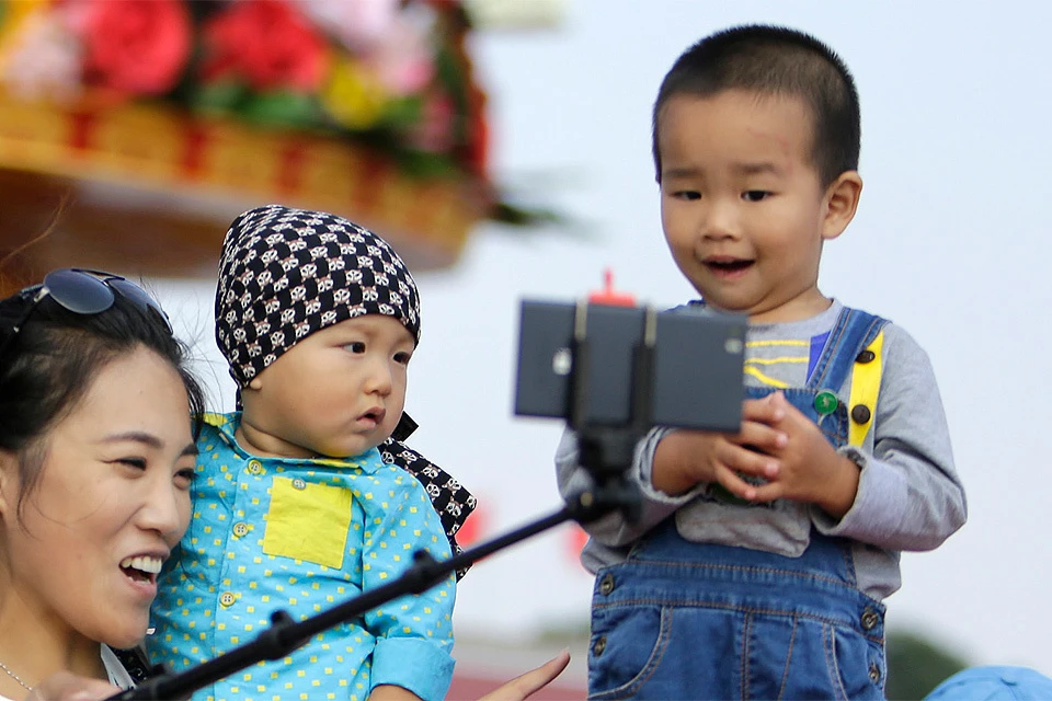 Русско китайские дети. Пять детей китайских. Китайцы дети. Нейроролики китайские для детей. Китайским детям вырастили новые уши.