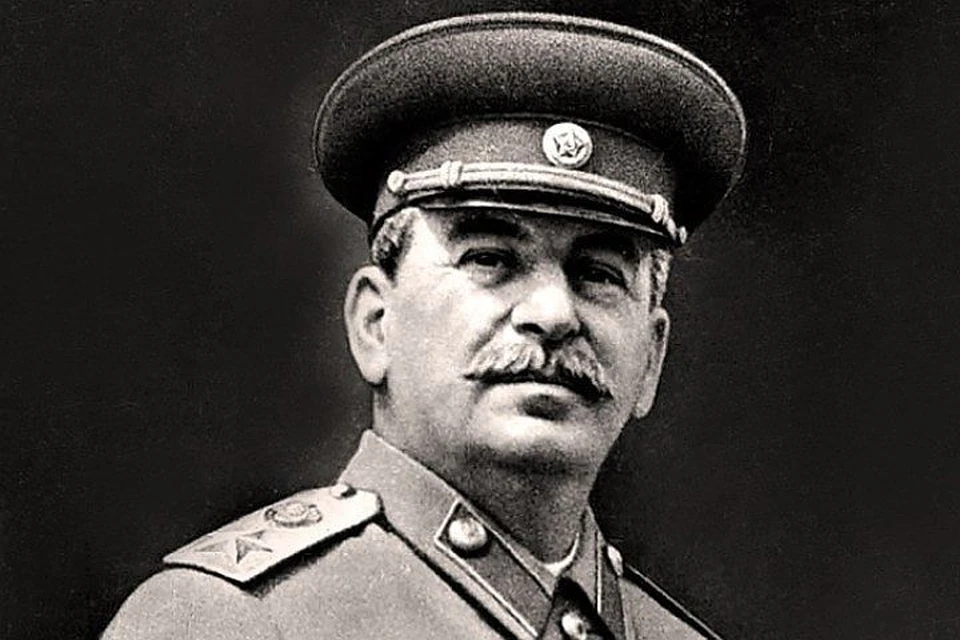 Сталин обнажает, вытаскивает на свет две мировозреченские системы, которые никогда не смирятся с существованием друг друга