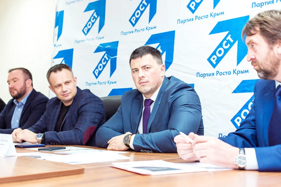 В офисе крымского районного отделения «Партия Роста» прошел «круглый стол» из цикла «Справедливая и современная пенсионная реформа».