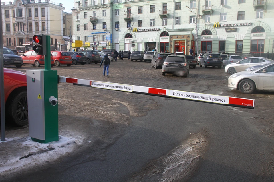 Нижегородцы застряли в плену у платной парковки на площади Горького