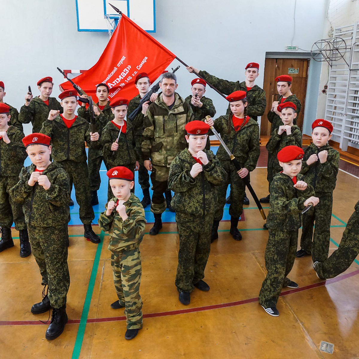 Алмаз» на Звездной улице: в юбилейном отряде юнармейцев в Самаре собрались  Алеша Попович, девушка и будущие полицейские - KP.RU