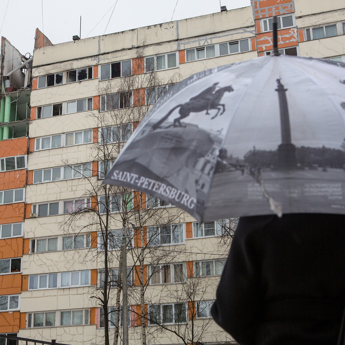 Взрыв газа в Петербурге: жильцам разрешили вернуться в квартиры  раскуроченного дома - KP.RU