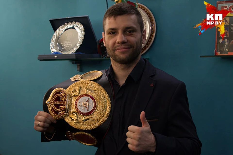 Кирилл Релих с чемпионским поясом в музее бокса имени Ботвинника в БГУФК. Фото: Александра Старикова