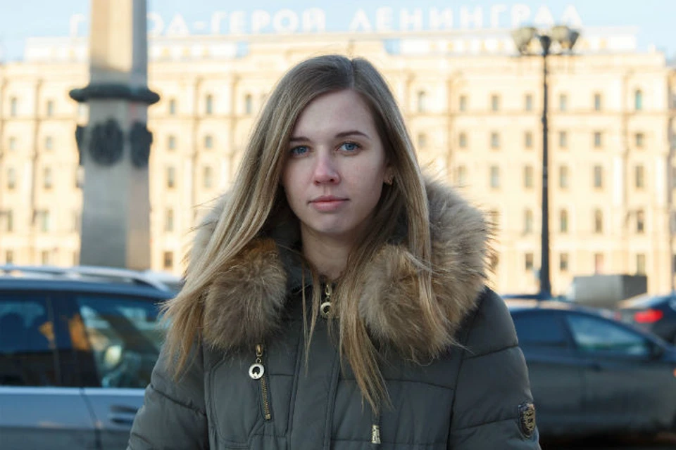 Лера живет на два города Петербург и Луганск.