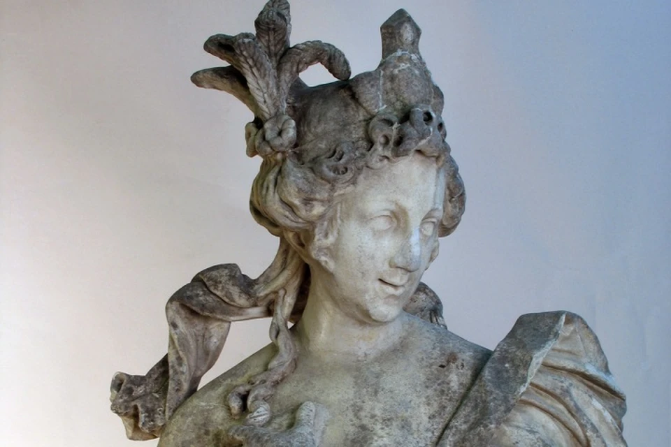 Фрагмент скульптуры богини Цереры из Русского музея.