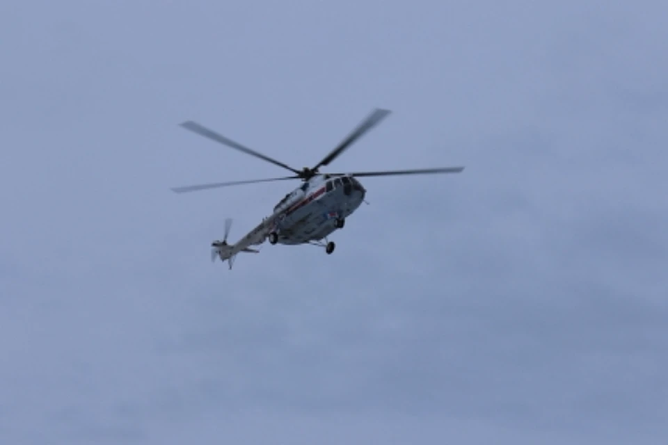На улице Хабаровска совершил жесткую посадку вертолет Ми-8: погибли два человека