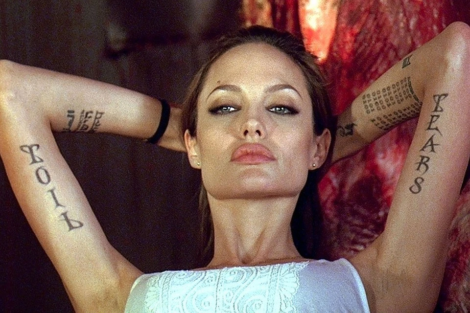 Анджелина Джоли в 1998 году.