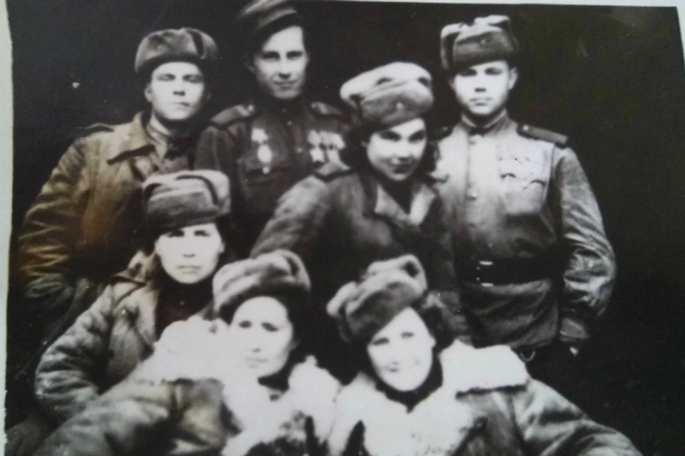 Илья Зубов (второй слева в верхнем ряду) прошел всю войну, а после участвовал в освобождении Европы.