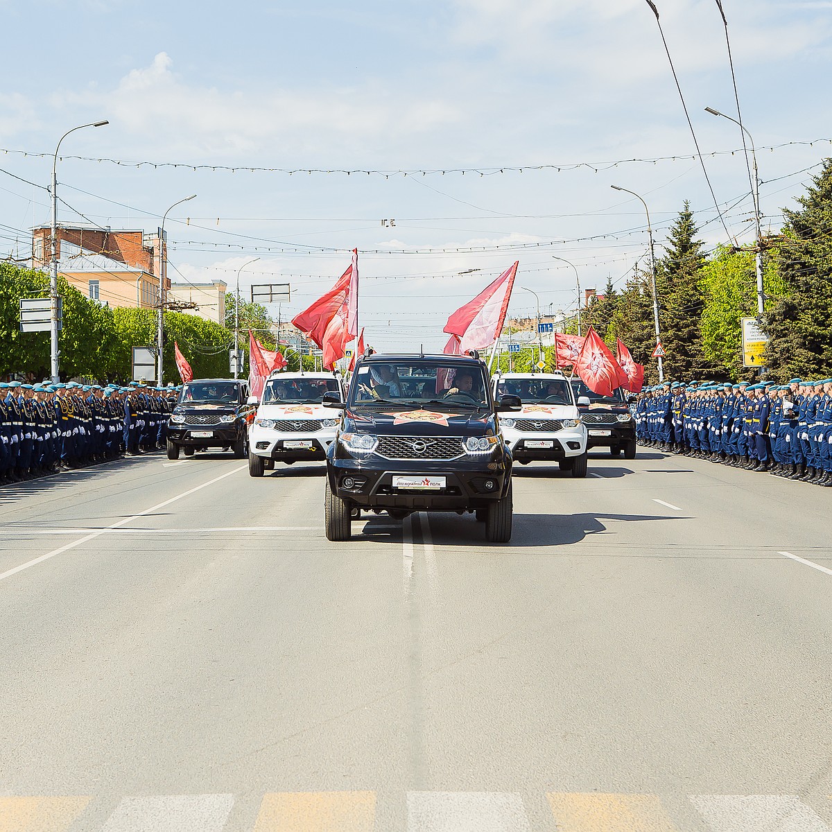 УАЗ Патриот», солдатская каша и песни военных лет - KP.RU