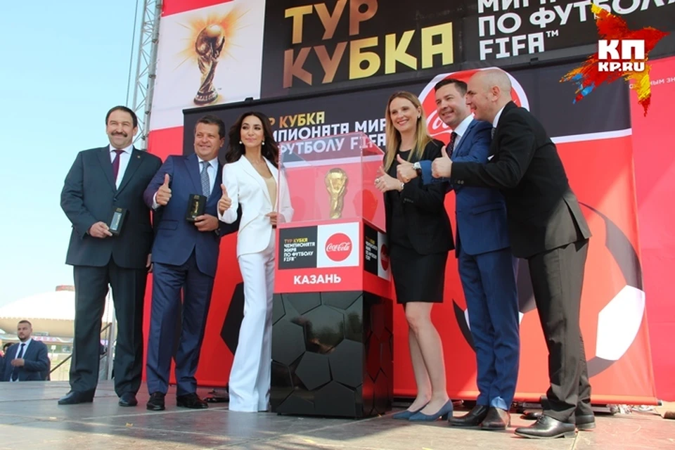 На открытие присутствовали представитель FIFA Фелисити Джордж и гендиректор системы Coca-Cola в России по подготовке к ЧМ-2018 Микаэль Вине.