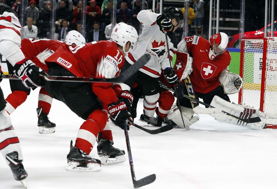 Швейцария победила Канаду и вышла в финал чемпионата мира по хоккею.