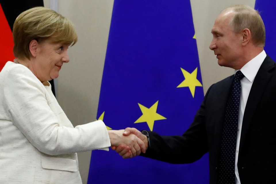 Ангела Меркель и Владимир Путин во время пресс-конференции по итогам переговоров в Сочи, 18 мая 2018 г.