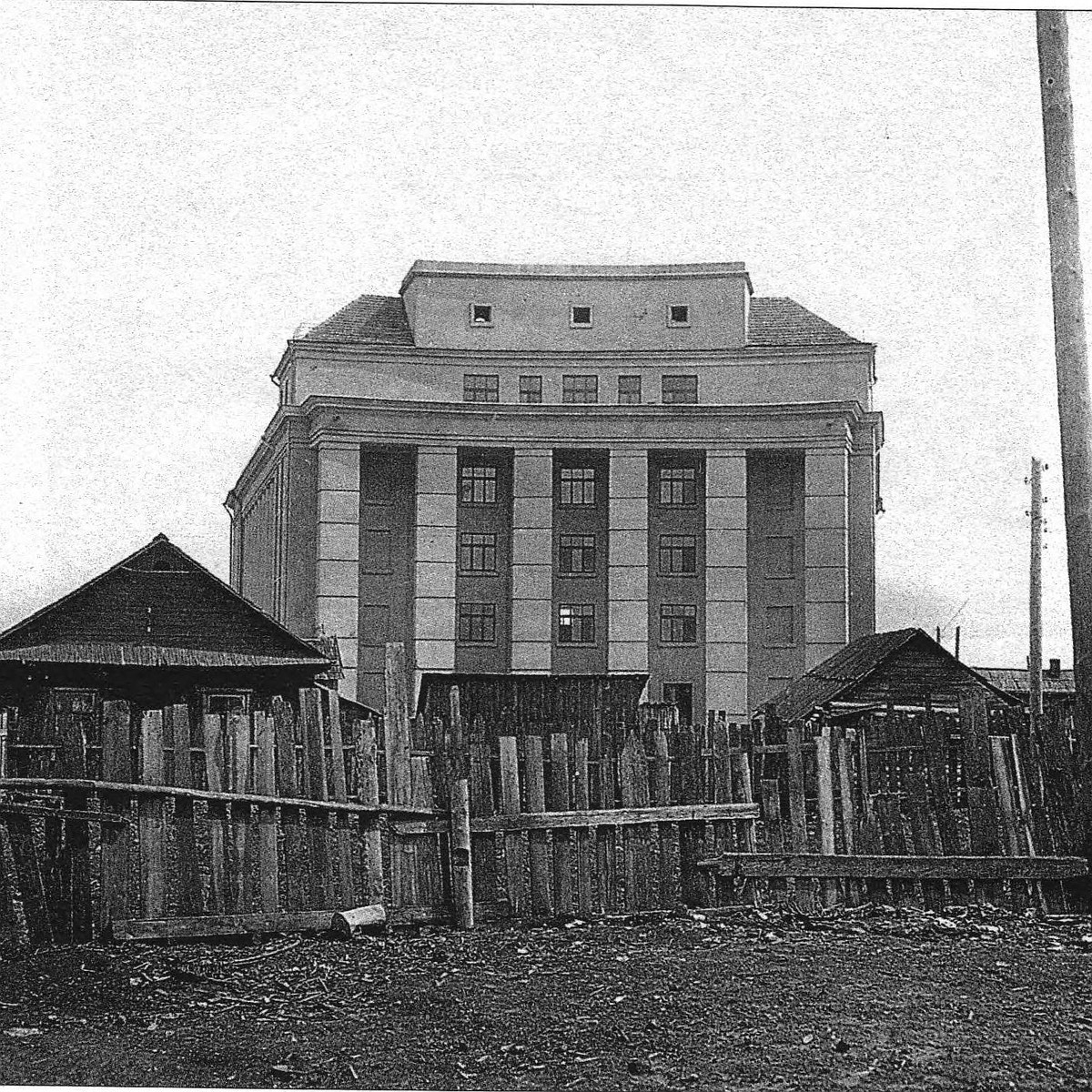 Минск в 1920-30-е годы: возле Дома правительства - избушки, а перед  «Олимпом» - деревянный забор - KP.RU