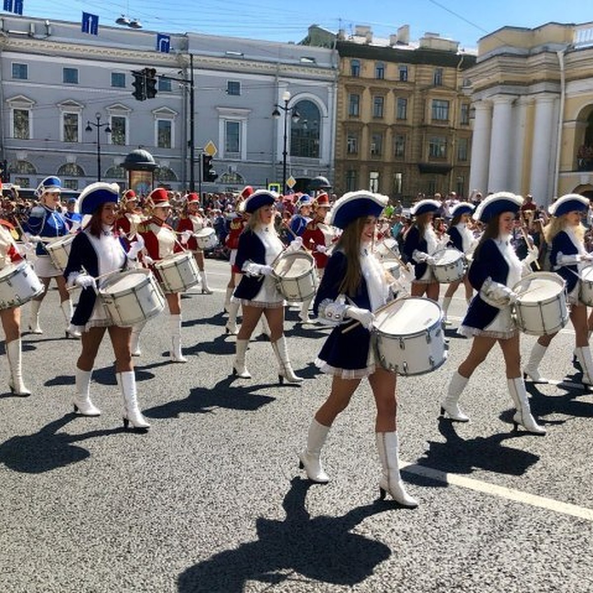 В Петербурге тысяча музыкантов установила рекорд России по самой массовой  игре на барабанах - KP.RU