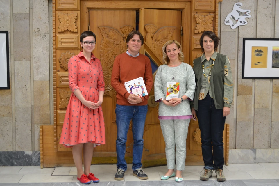 О книге и социальном волонтерство рассказали 28 мая на пресс-встрече в Центральной детской библиотеке. Фото: Любовь Аркадьева