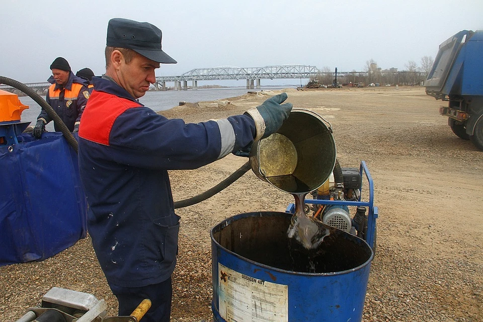 Бурнаковская низина загрязнена нефтью на десятки метров в глубину.