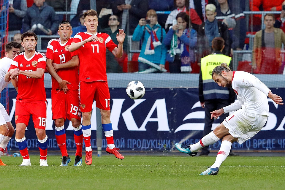 Эпизод товарищеской игры сборной России против турок, завершившейся со счетом 1:1.