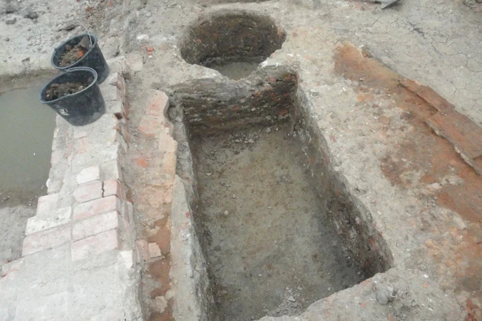 Археологи обнаружили остатки трех печей, в которых почти 400 лет назад обжигали керамические изделия местные мастера.