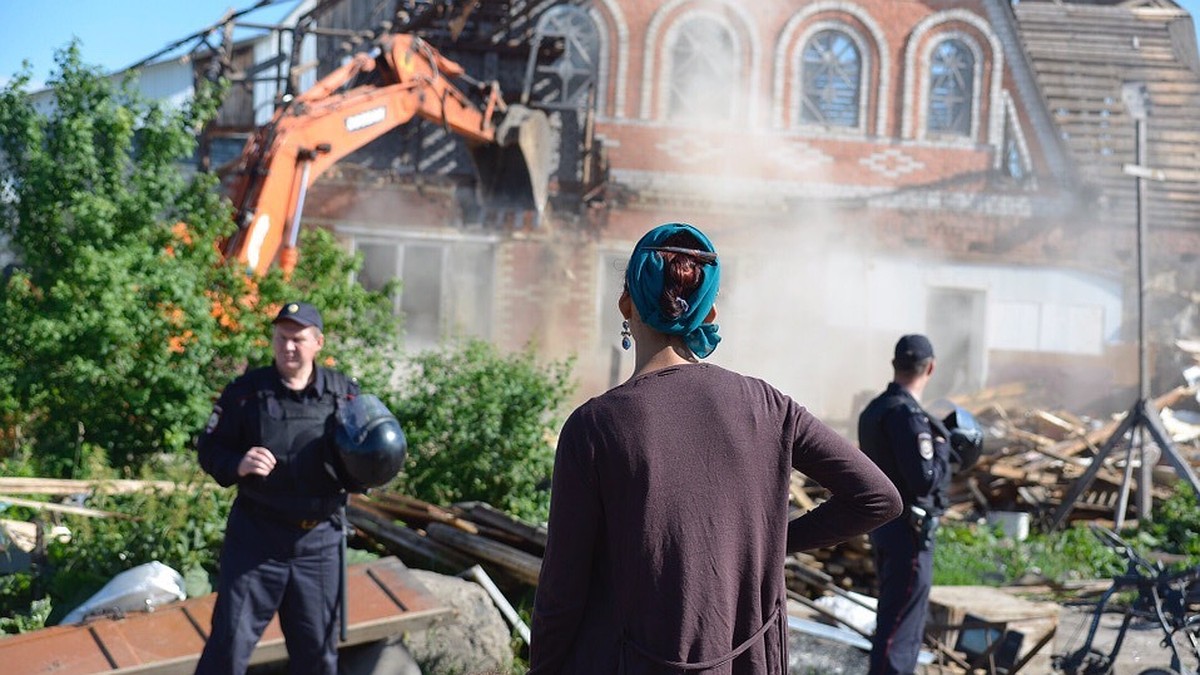 В Плеханово и Хрущево освобождают земли от незаконных цыганских домов -  KP.RU