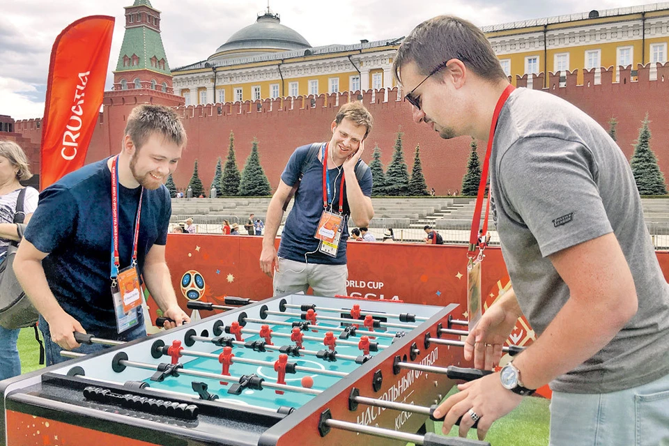 В спортивном городке можно сразиться в настольный футбол и повторить один из подвигов сборной России.