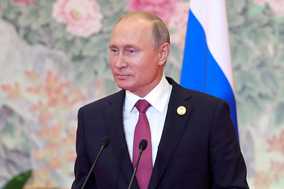 Владимир Путин, обращаясь к выпускникам, заметил, что для них сегодня "один из самых замечательных, памятных дней"