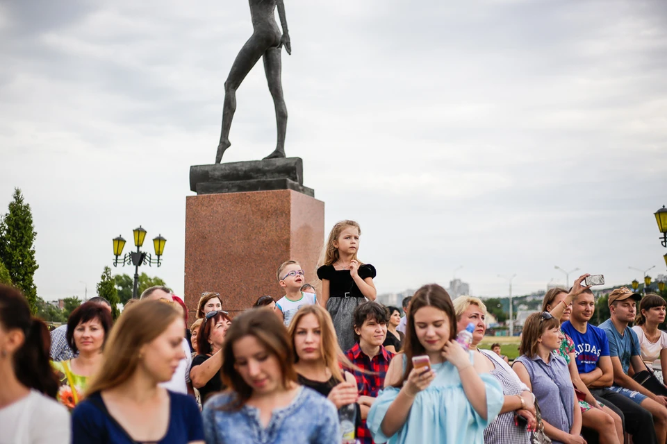 Более 10 000 белгородцев вышли на массовые гуляния