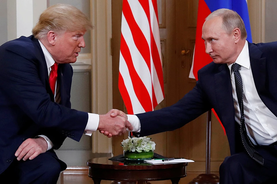 Трамп протянул Путину руку, президент России ее пожал, счастливые фотографы защелкали затворами