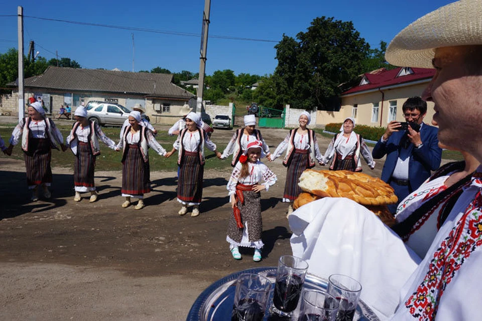 В бывшем немецком поселении встречают танцами, хлебом-солью и стаканом доброго молдавского вина