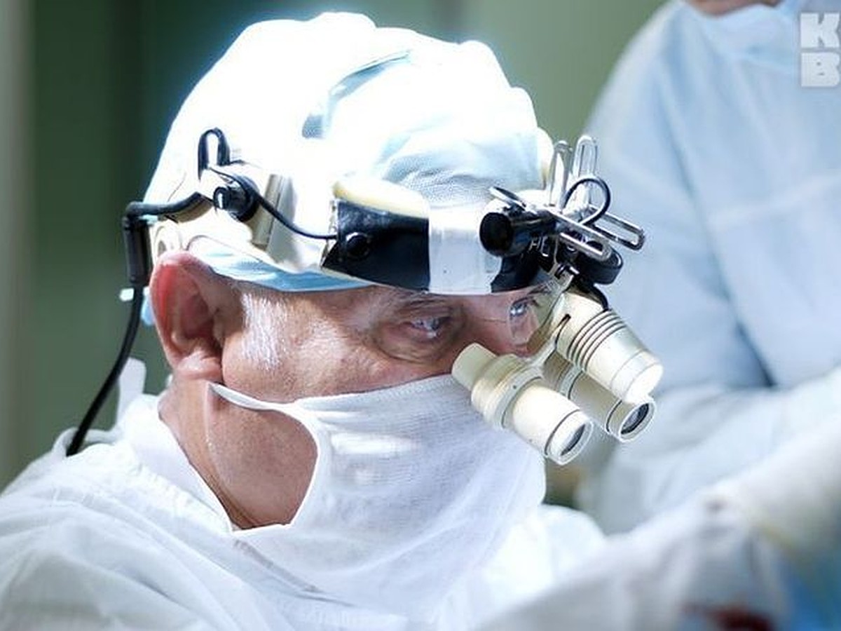 Нейрохирург фоменко. Известный нейрохирург. Нейрохирург 40 больницы екатеринбург. Операция на головном мозге. Нейрохирурги в бухаре.
