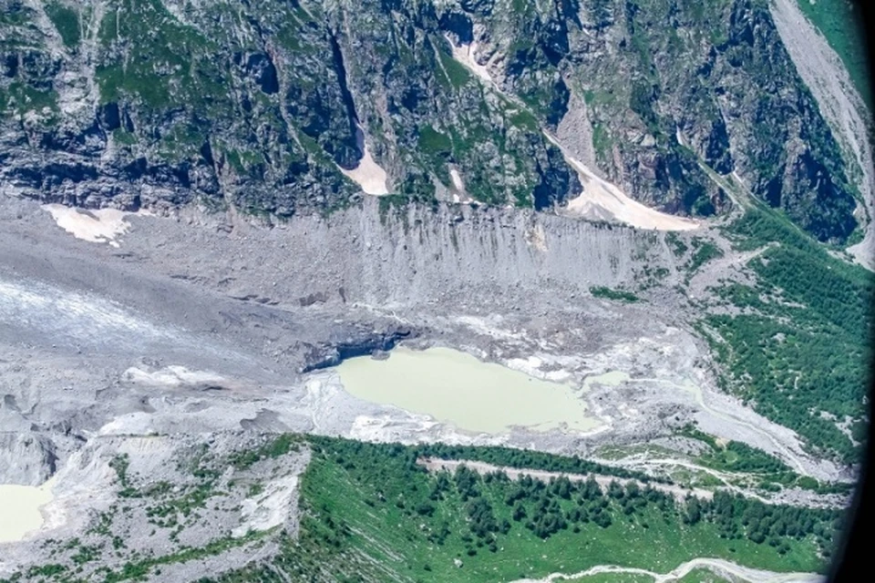 Тело женщины, которой на момент гибели было 36 лет, нашла группа туристов на Эльбрусе на высоте около 4 тысяч метров. Фото: МЧС России по КБР.