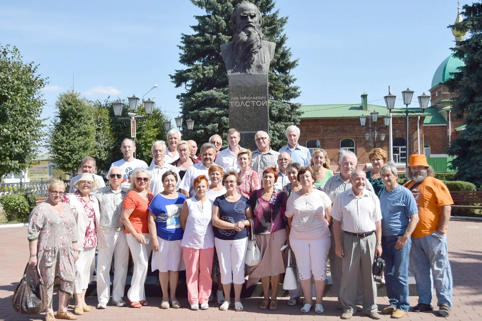 Погода во льве толстом. Поселок Лев толстой Липецкой области. Школа Лев толстой Липецкая область. Администрация посёлка Лев толстой Липецкой обл. Союз ветеранов Липецкой области.