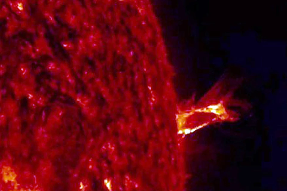 Камеры космического аппарата запечатлели протуберанцы — выбросы солнечной плазмы