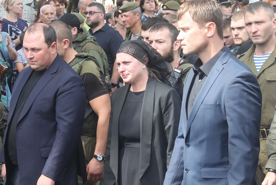 Наталья Захарченко во время похорон