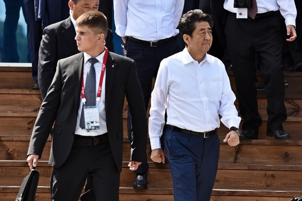 Премьер Японии Синдзо Абэ является постоянным гостем ВЭФ. Его правление ознаменовано тесным сотрудничеством с Россией