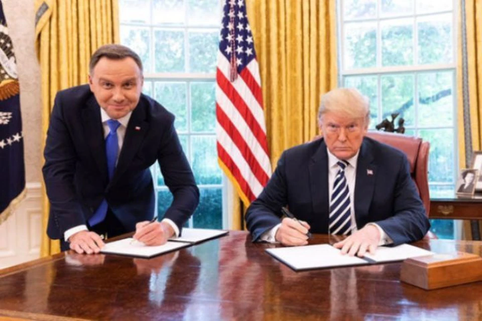 Этот снимок Иван Шило опубликовал в соцсети, подписав: «Слева — президент Польши»