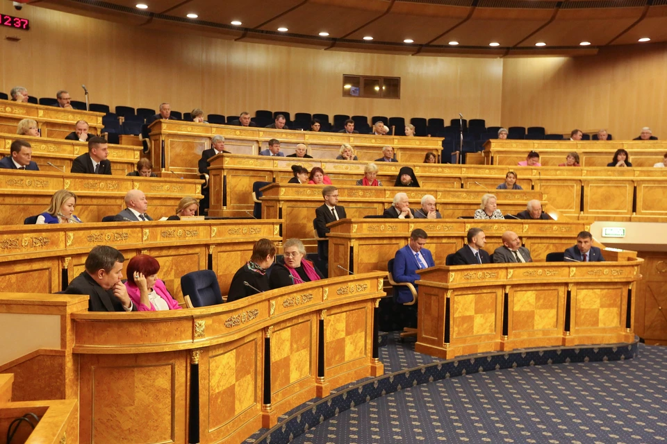 На заседании Общественной палаты обсуждали финансы и застройку.