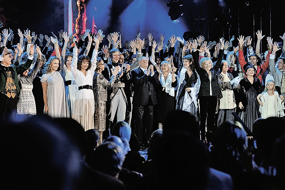 «Кто за Марка Захарова?» - «Мы!» - Актеры театра «Ленком» поздравляют любимого художественного руководителя с юбилеем.