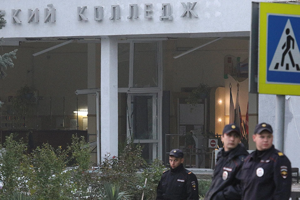 17 октября студент четвертого курса ворвался в Керченский политехнический колледж и устроил массовое убийство. Погиб 21 человек.